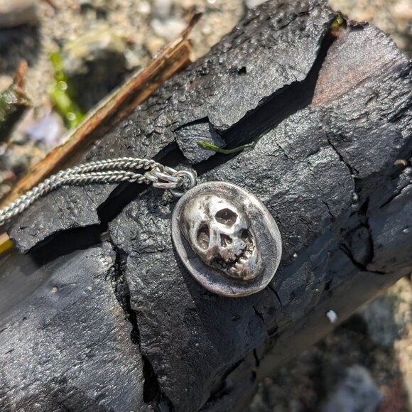 Memento Mori Pendant - Picture 1 of 7
